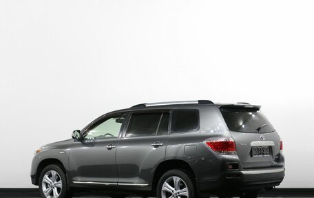 Toyota Highlander III, 2013 год, 1 995 000 рублей, 4 фотография