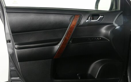 Toyota Highlander III, 2013 год, 1 995 000 рублей, 16 фотография