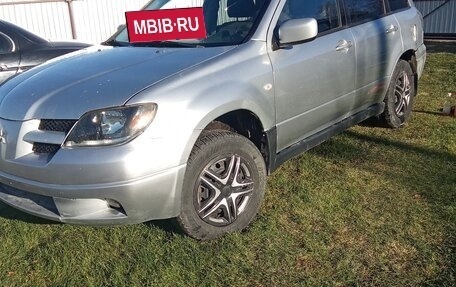 Mitsubishi Outlander III рестайлинг 3, 2003 год, 670 000 рублей, 6 фотография