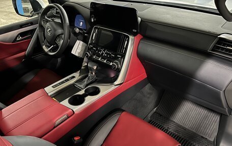 Lexus LX, 2024 год, 17 000 000 рублей, 16 фотография