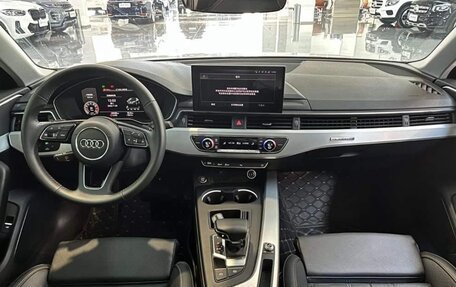 Audi A4, 2022 год, 2 395 000 рублей, 6 фотография