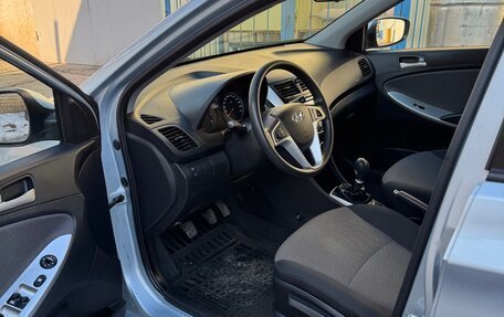 Hyundai Solaris II рестайлинг, 2011 год, 975 000 рублей, 12 фотография