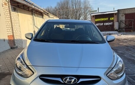 Hyundai Solaris II рестайлинг, 2011 год, 975 000 рублей, 3 фотография