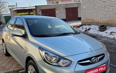Hyundai Solaris II рестайлинг, 2011 год, 975 000 рублей, 4 фотография