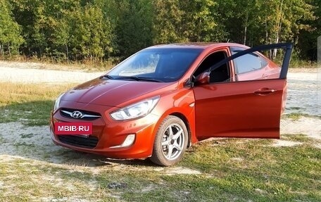 Hyundai Solaris II рестайлинг, 2011 год, 850 000 рублей, 5 фотография