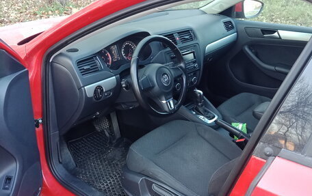 Volkswagen Jetta VI, 2013 год, 1 000 000 рублей, 23 фотография