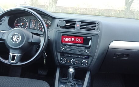 Volkswagen Jetta VI, 2013 год, 1 000 000 рублей, 22 фотография