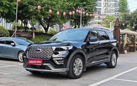 Ford Explorer VI, 2022 год, 3 000 000 рублей, 2 фотография