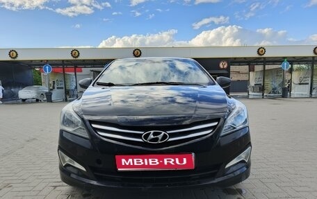 Hyundai Solaris II рестайлинг, 2015 год, 890 000 рублей, 1 фотография