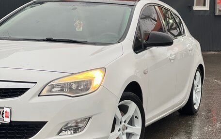 Opel Astra J, 2011 год, 825 000 рублей, 1 фотография