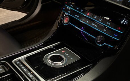 Jaguar XE I рестайлинг, 2017 год, 2 299 000 рублей, 13 фотография