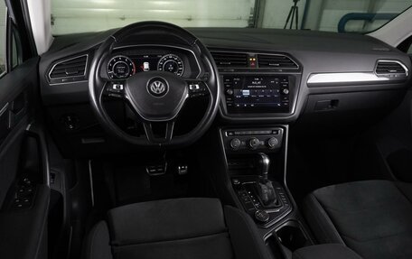 Volkswagen Tiguan II, 2018 год, 2 599 000 рублей, 6 фотография