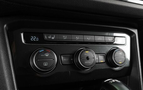 Volkswagen Tiguan II, 2018 год, 2 599 000 рублей, 16 фотография