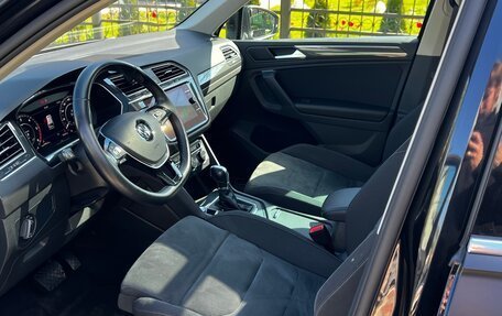 Volkswagen Tiguan II, 2018 год, 3 300 000 рублей, 22 фотография