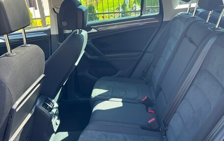 Volkswagen Tiguan II, 2018 год, 3 300 000 рублей, 24 фотография