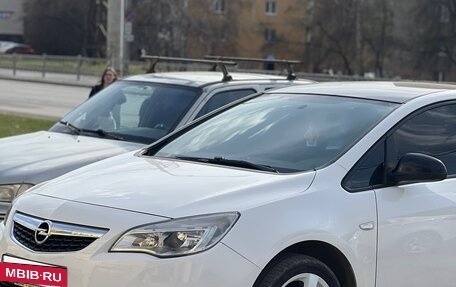 Opel Astra J, 2011 год, 825 000 рублей, 3 фотография