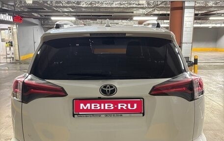 Toyota RAV4, 2017 год, 2 450 000 рублей, 4 фотография