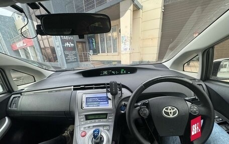 Toyota Prius, 2012 год, 1 150 000 рублей, 13 фотография