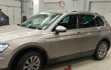 Volkswagen Tiguan II, 2017 год, 1 995 000 рублей, 1 фотография