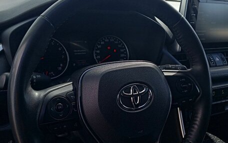Toyota RAV4, 2021 год, 3 490 000 рублей, 10 фотография