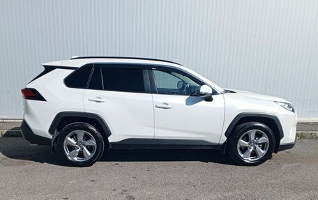 Toyota RAV4, 2021 год, 3 490 000 рублей, 4 фотография