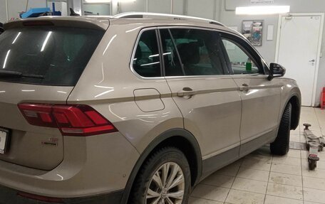 Volkswagen Tiguan II, 2017 год, 1 995 000 рублей, 3 фотография