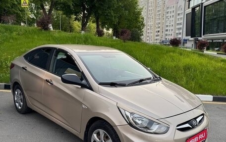 Hyundai Solaris II рестайлинг, 2013 год, 650 000 рублей, 1 фотография