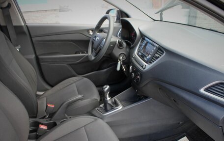Hyundai Solaris II рестайлинг, 2018 год, 815 000 рублей, 12 фотография