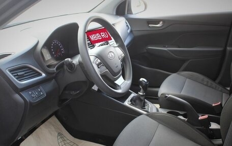 Hyundai Solaris II рестайлинг, 2018 год, 815 000 рублей, 14 фотография