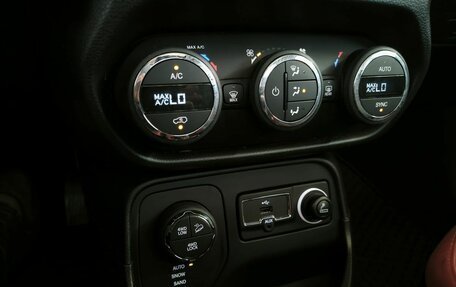 Jeep Renegade I рестайлинг, 2016 год, 2 000 000 рублей, 9 фотография