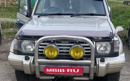 Mitsubishi Pajero III рестайлинг, 1993 год, 930 000 рублей, 2 фотография