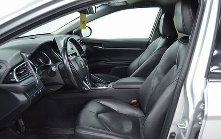 Toyota Camry, 2021 год, 2 670 000 рублей, 10 фотография