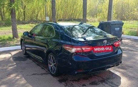 Toyota Camry, 2018 год, 1 850 000 рублей, 4 фотография