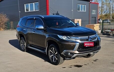 Mitsubishi Pajero Sport III рестайлинг, 2017 год, 3 450 000 рублей, 2 фотография