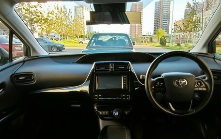 Toyota Prius IV XW50, 2019 год, 2 180 000 рублей, 8 фотография
