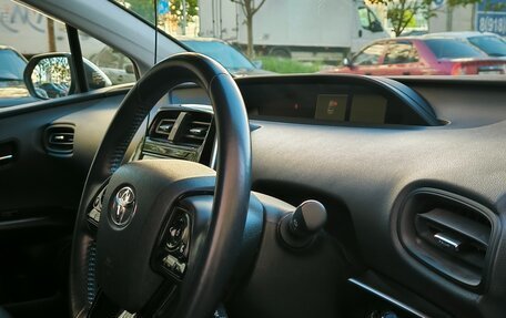 Toyota Prius IV XW50, 2019 год, 2 180 000 рублей, 13 фотография