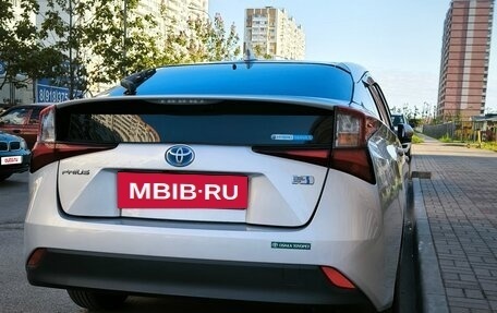 Toyota Prius IV XW50, 2019 год, 2 180 000 рублей, 4 фотография