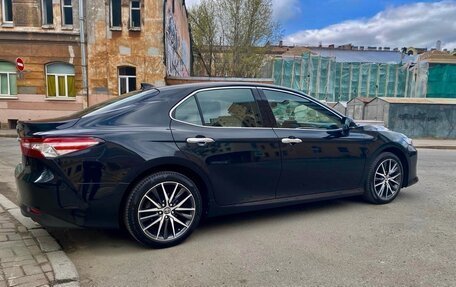 Toyota Camry, 2022 год, 3 450 000 рублей, 2 фотография