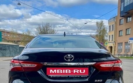 Toyota Camry, 2022 год, 3 450 000 рублей, 5 фотография