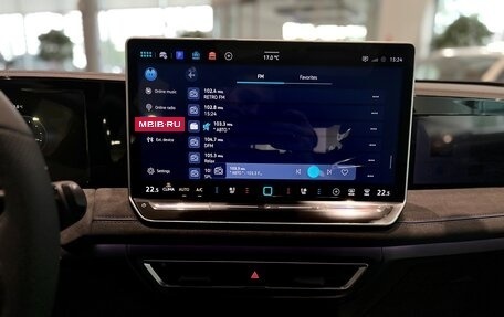 Volkswagen Tiguan, 2024 год, 4 990 000 рублей, 16 фотография