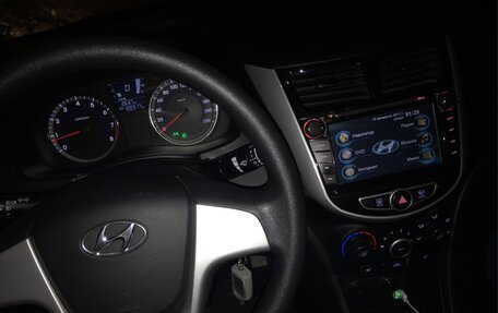 Hyundai Solaris II рестайлинг, 2011 год, 710 000 рублей, 5 фотография