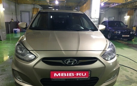 Hyundai Solaris II рестайлинг, 2011 год, 710 000 рублей, 2 фотография