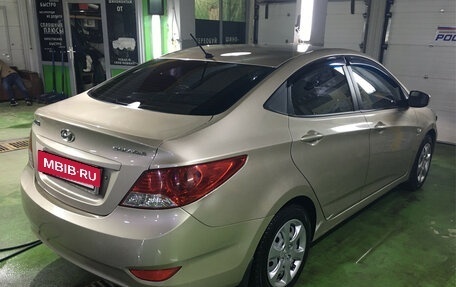 Hyundai Solaris II рестайлинг, 2011 год, 710 000 рублей, 3 фотография