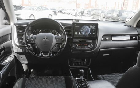 Mitsubishi Outlander III рестайлинг 3, 2019 год, 2 299 000 рублей, 6 фотография