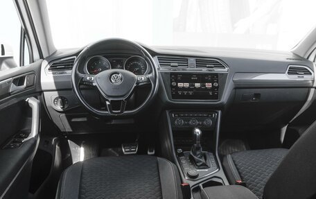 Volkswagen Tiguan II, 2018 год, 3 149 000 рублей, 6 фотография