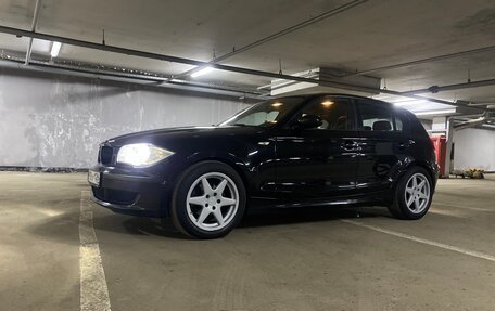 BMW 1 серия, 2009 год, 800 000 рублей, 2 фотография