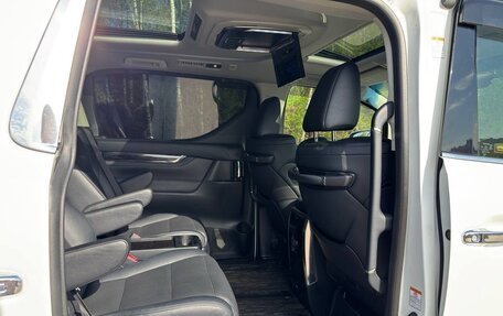 Toyota Vellfire II, 2018 год, 4 700 000 рублей, 8 фотография