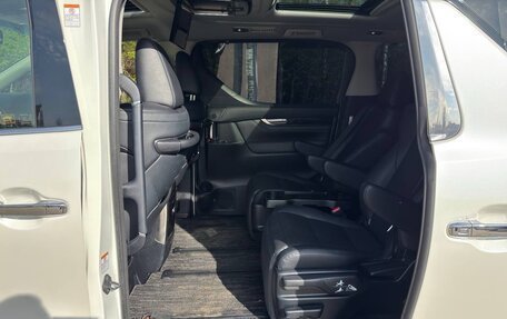 Toyota Vellfire II, 2018 год, 4 700 000 рублей, 9 фотография