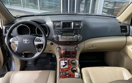 Toyota Highlander III, 2012 год, 2 190 000 рублей, 11 фотография