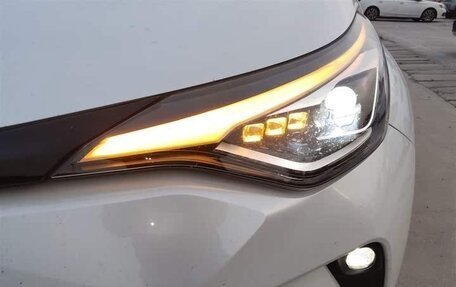 Toyota C-HR I рестайлинг, 2022 год, 1 770 000 рублей, 3 фотография